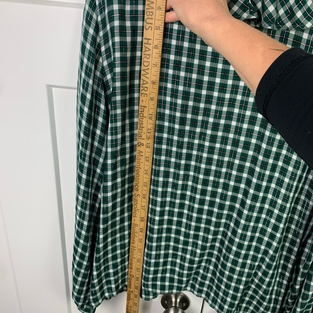Ann Taylor LARGE v Neck Ruffle Blouse Holiday Green Silver Plaid Romantic Preppy - Picture 7 of 8